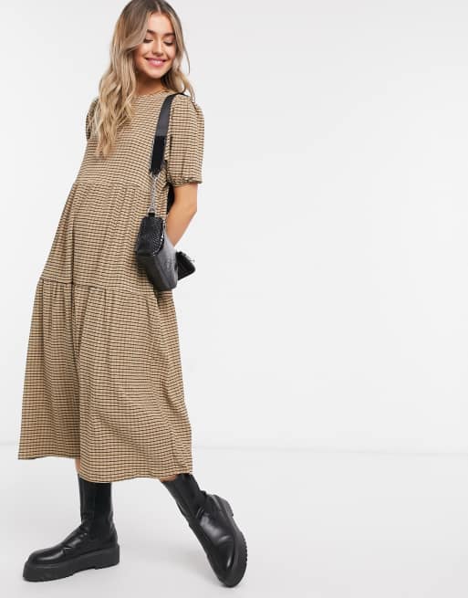 ASOS DESIGN – Warstwowa sukienka midi w czarną kratę w kolorze camelowym