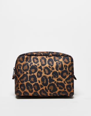 ASOS DESIGN ASOS DESIGN washbag in leopard print-Multi