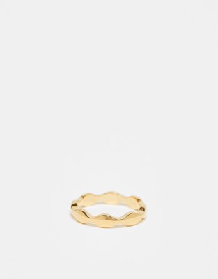 ASOS DESIGN - Waterbestendige ring van roestvrij staal met golvend design in goudkleur