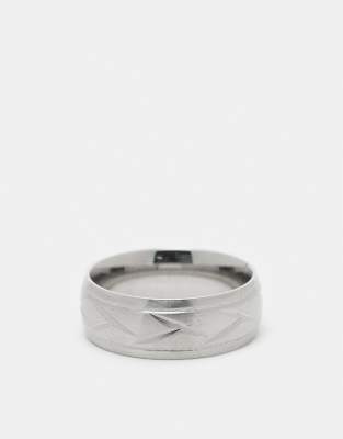 waterproof stainless steel band ring with embossing in silver tone