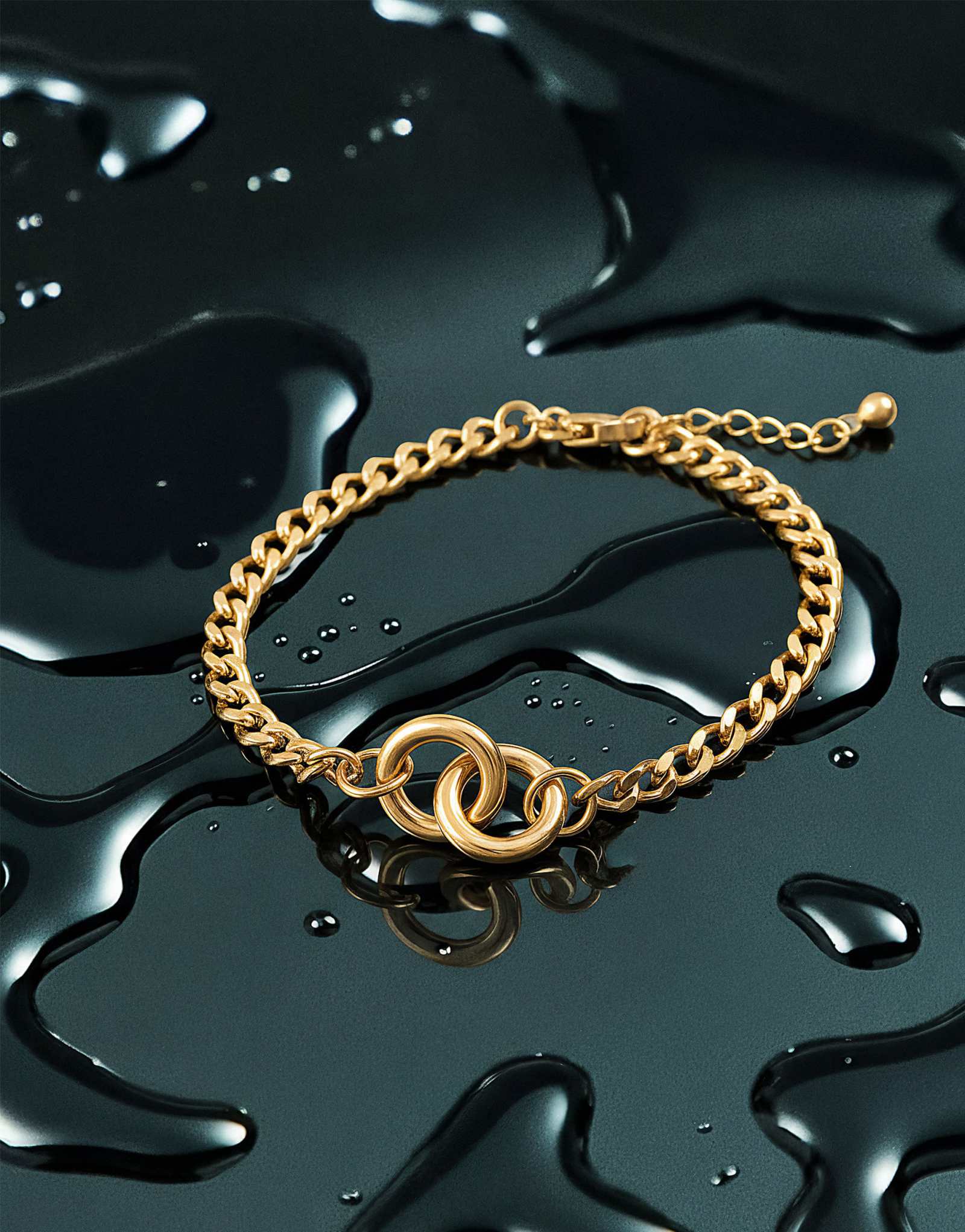 ASOS DESIGN водонепроницаемый браслет-цепочка с двойным кольцом из нержавеющей стали золотого оттенка