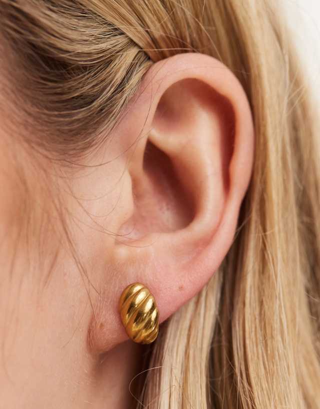 ASOS DESIGN - waterproof stainless steel stud earrings with ridged curved design in gold tone