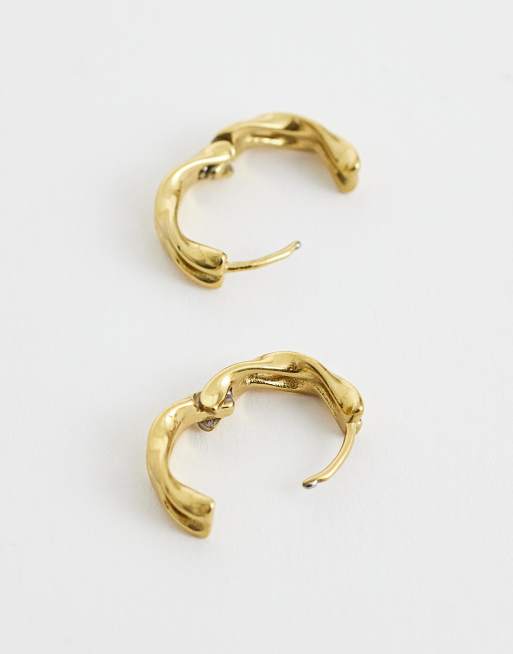 ASOS DESIGN waterproof stainless steel twisted double row huggie hoop earrings in gold, 3 of 4