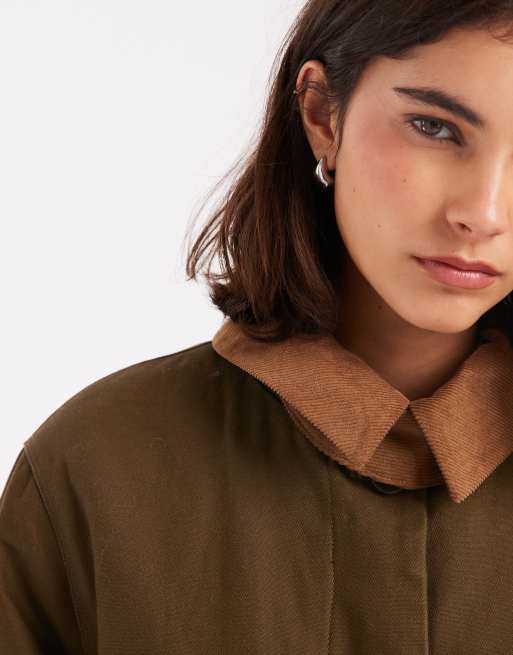ASOS DESIGN – Wattierter Longline-Trenchcoat in Olivgrün mit Cord-Kragen, 4 von 4