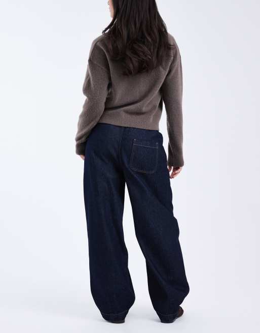 ASOS DESIGN – Wciągane ciemnoniebieskie jeansy z baryłkowymi nogawkami, 3 z 5