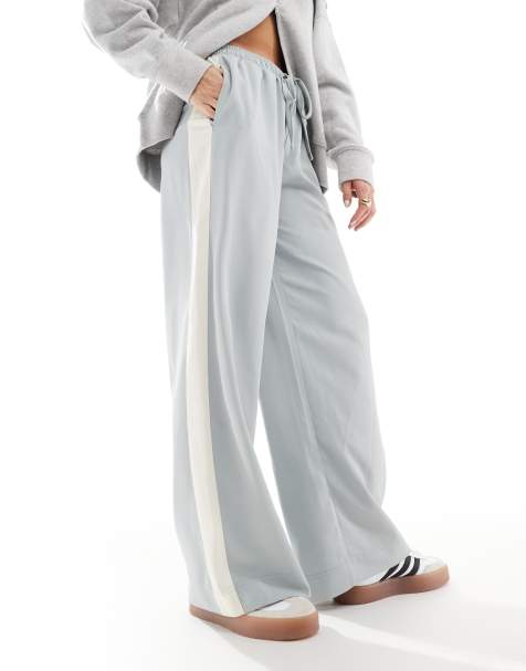 ASOS DESIGN – Wciągane jasnoniebieskie spodnie z kontrastowymi lampasami - view 1