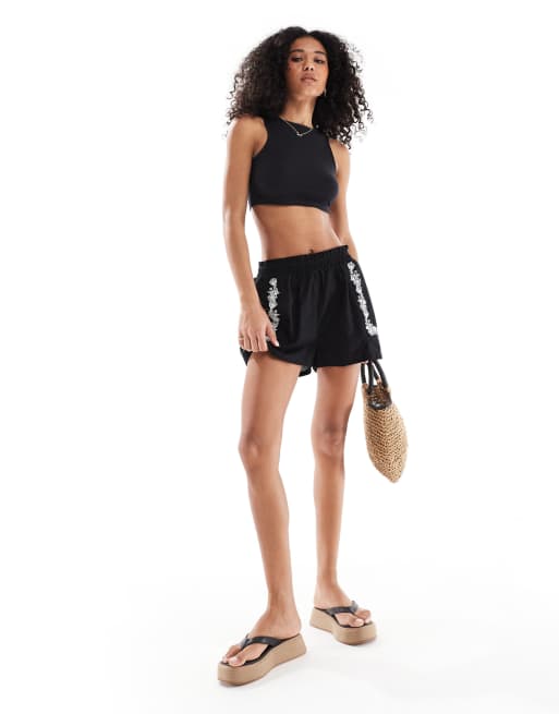 ASOS DESIGN – Wciągane krótkie czarne szorty z haftowanym wzorem, 3 z 5