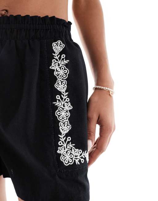 ASOS DESIGN – Wciągane krótkie czarne szorty z haftowanym wzorem, 5 z 5