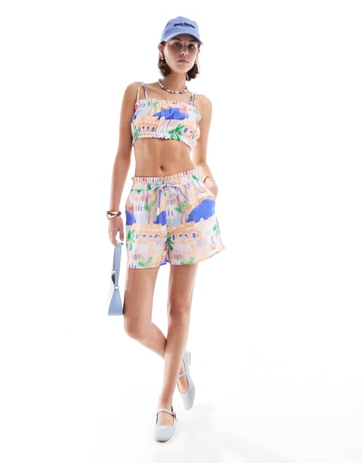ASOS DESIGN – Wciągane szorty z falbanką w krajobrazowy wzór, część zestawu