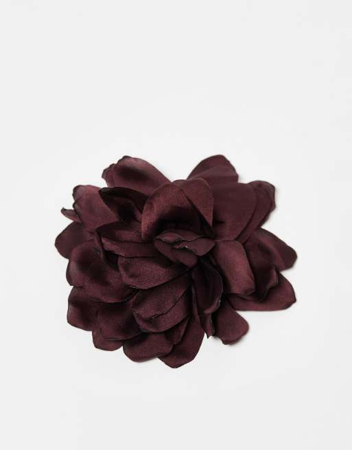 ASOS DESIGN Wedding - Boutonnière fleurs - Bordeaux