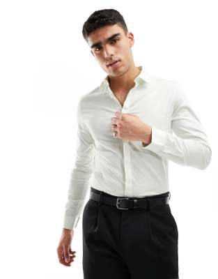 ASOS DESIGN Wedding - Chemise cintrée en satin - Ivoire-Blanc