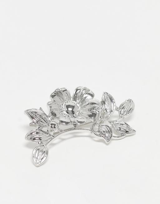ASOS DESIGN Wedding - Spilla color argento a fiore
