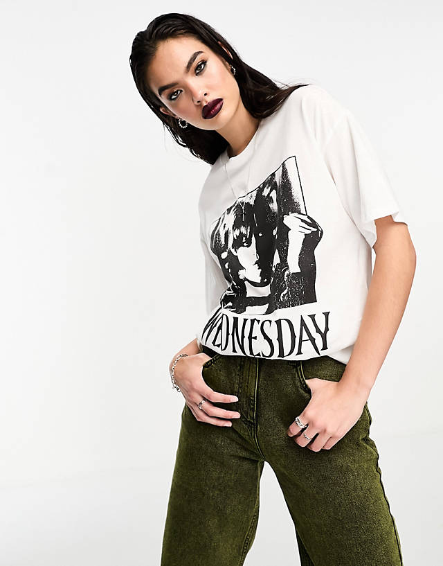 ASOS DESIGN - wednesday addams oversized t-shirt with licence puff graphic in white