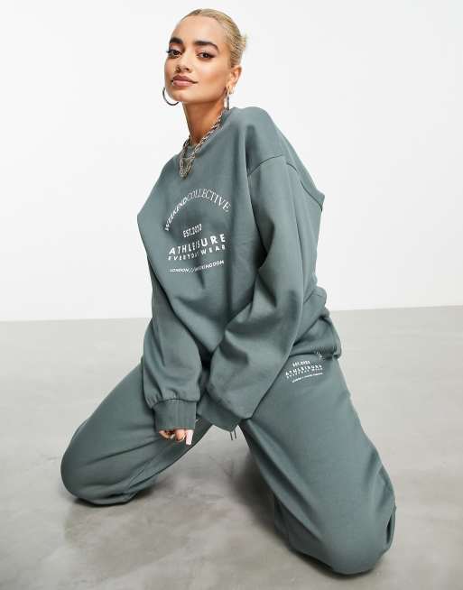ASOS DESIGN - Weekend Collective - Felpa oversize color kaki con logo ad arco 