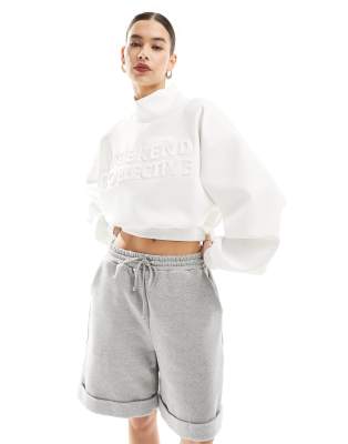 ASOS DESIGN Weekend Collective - Hochgeschlossenes Neopren-Sweatshirt in Weiß mit Prägung