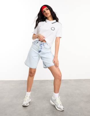 ASOS DESIGN - Weekend Collective - Longline-Jeansshorts in blauer Acid-Waschung