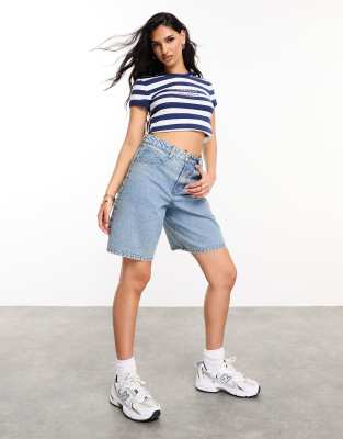 ASOS DESIGN - Weekend Collective - Longline-Jeansshorts in verwaschenem Hellblau