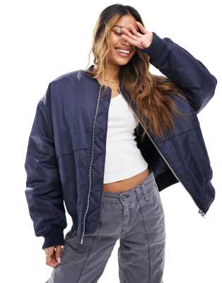 ASOS DESIGN - Weekend Collective - Oversize-Bomberjacke in Marineblau mit Rücken-Logo