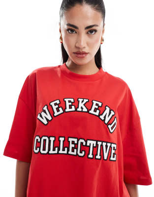 ASOS Design - Weekend Collective - Oversize-T-Shirt in Rot mit College-Print