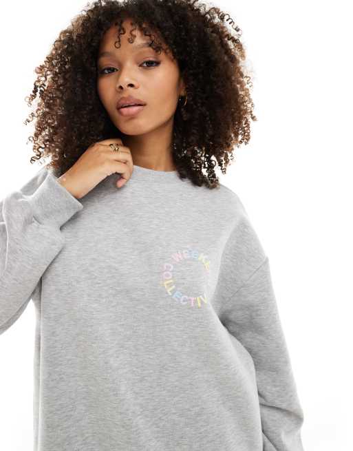 ASOS DESIGN Weekend Collective - Sweatshirt met pastelkleurig logo in gemêleerd grijs