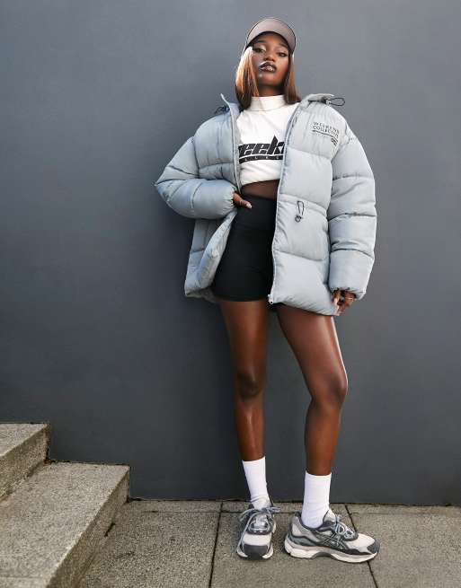 ASOS DESIGN – Weekend Collective – Szary taliowany płaszcz ocieplany z logo, 3 z 4