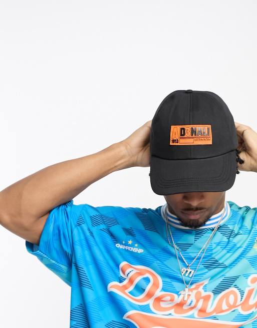 ASOS DESIGN – Weiche Baseballkappe in Schwarz mit orangem Logo
