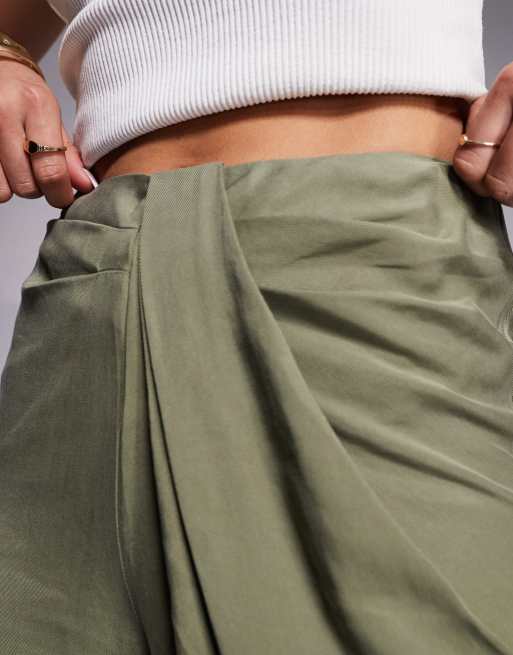 ASOS DESIGN – Weiche Hose in Olivgrün mit geradem Bein und drapiertem Design an der Taille, 3 von 5