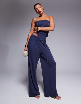 ASOS DESIGN - Weiche Hose in Tintenblau mit Bundfalten und weitem Bein, Kombiteil