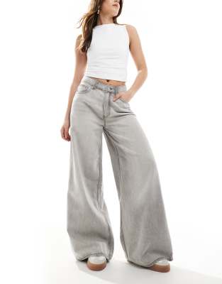 ASOS DESIGN - Weiche Jeans in Grau mit weitem Schnitt