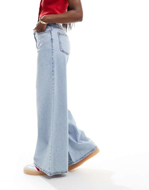 ASOS DESIGN – Weiche Jeans in Hellblau mit weitem Schnitt