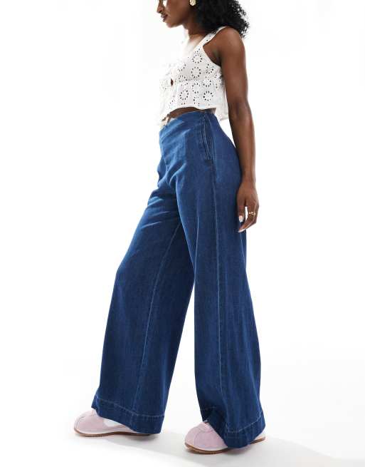 ASOS DESIGN – Weiche Jeans mit weitem Bein und schlichtem Taillenbund in Rinse-Waschung, 3 von 5