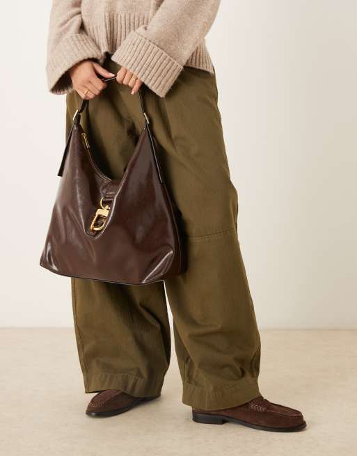 ASOS DESIGN – Weiche Tragetasche in Schokobraun mit auffälligem Schnallendetail, 3 von 4