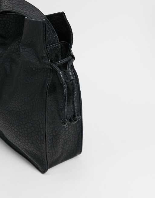 ASOS DESIGN – Weiche Tragetasche mit Kordelzug aus körnigem, schwarzem PU, 4 von 4
