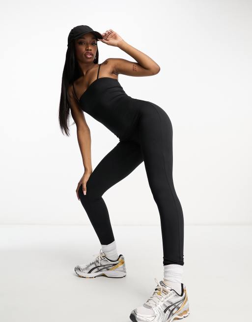 ASOS DESIGN – Weicher Jumpsuit in Schwarz mit Riemchenträgern im Gymnastik-Stil, 3 von 4
