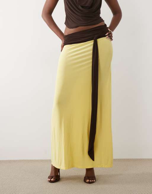 ASOS DESIGN – Weicher Maxirock in Gelb mit kontrastierender Taillenschärpe in Braun, Kombiteil, 3 von 5