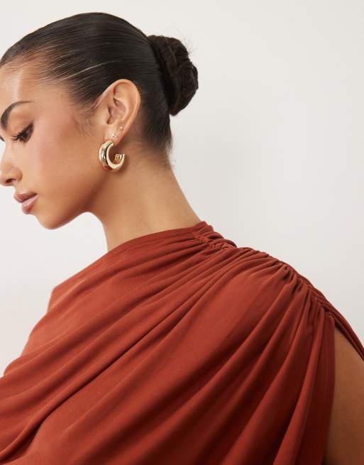 ASOS DESIGN – Weiches, asymmetrisches Oberteil in Rostrot mit Cape-Ärmeln und Raffung, 3 von 4