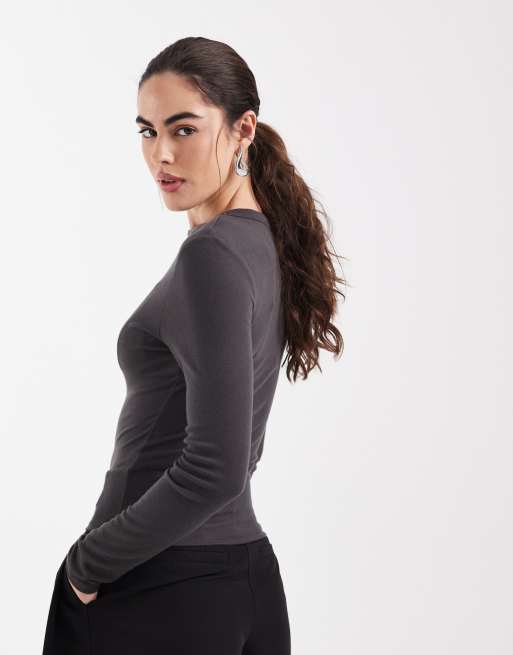 ASOS DESIGN – Weiches, figurbetontes, langärmliges Longline-T-Shirt in Anthrazit, 4 von 4