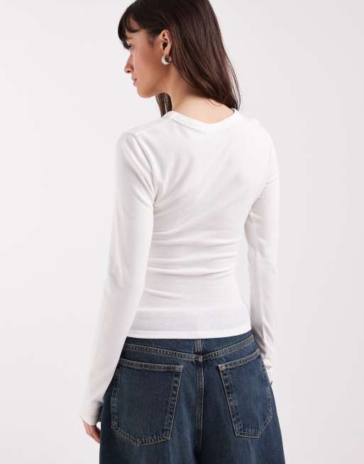 ASOS DESIGN – Weiches, figurbetontes, langärmliges Longline-T-Shirt in Cremeweiß, 4 von 4