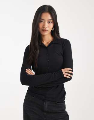 ASOS DESIGN - Weiches, halbtransparentes Polohemd in Schwarz mit langen Ärmeln
