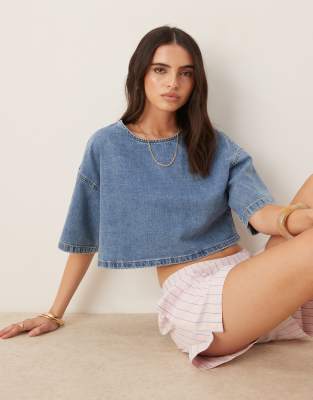 ASOS DESIGN - Weiches Jeans-T-Shirt in verwaschenem Mittelblau