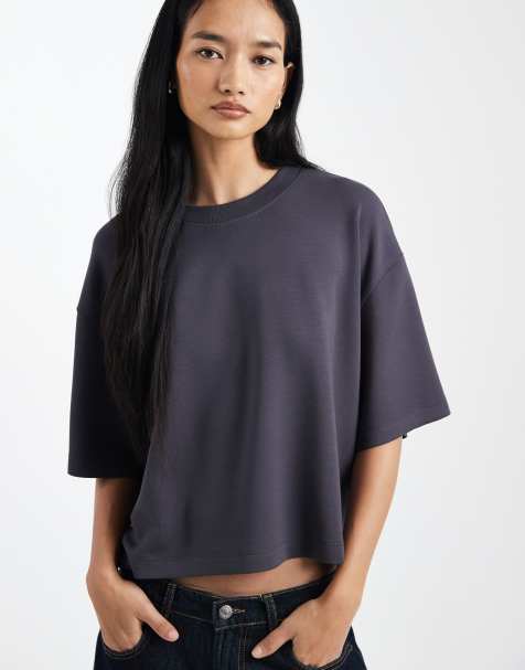 ASOS DESIGN – Weiches, kastiges Cropped-T-Shirt aus Cupro in Anthrazit - view 1