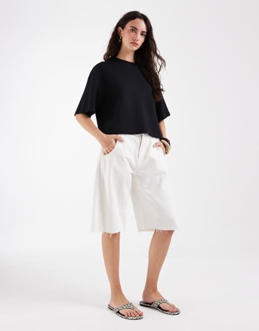 ASOS DESIGN – Weiches, kastiges Cropped-T-Shirt aus Cupro in Schwarz, 2 von 4