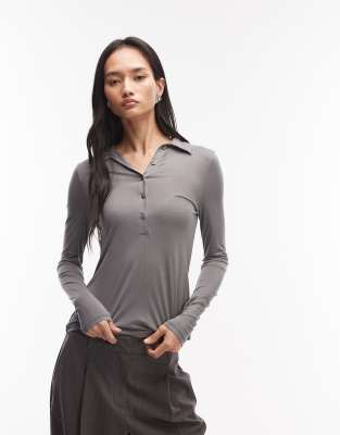 ASOS DESIGN - Weiches, leicht transparentes Polohemd in Anthrazit mit langen Ärmeln-Grau