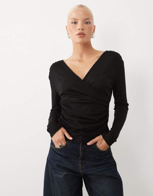 ASOS DESIGN weiches, leichtes Jersey-Wickeloberteil mit langen Ärmeln in Schwarz, 2 von 4