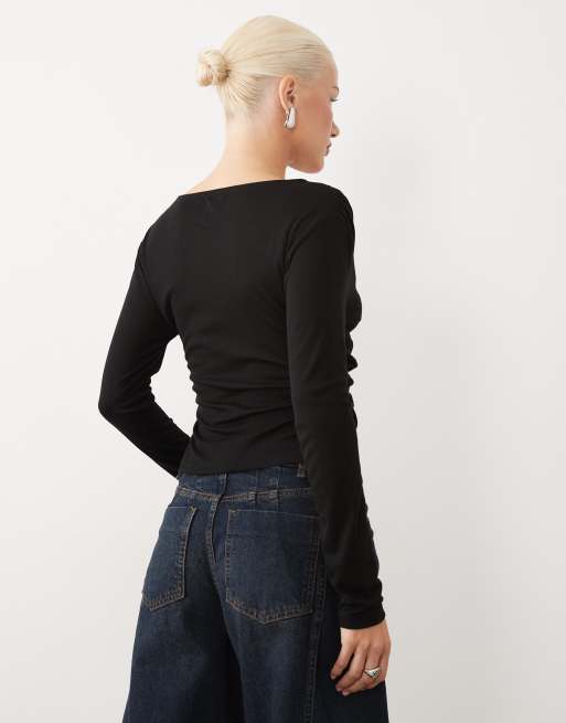 ASOS DESIGN weiches, leichtes Jersey-Wickeloberteil mit langen Ärmeln in Schwarz, 4 von 4