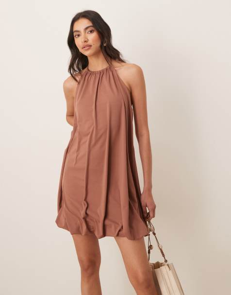 ASOS DESIGN – Weiches Minikleid in Mokka mit Neckholder-Ausschnitt - view 1