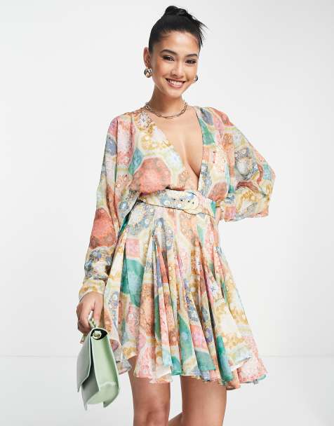 ASOS DESIGN – Weiches Minikleid mit Godet-Detail und Gürtel - view 1