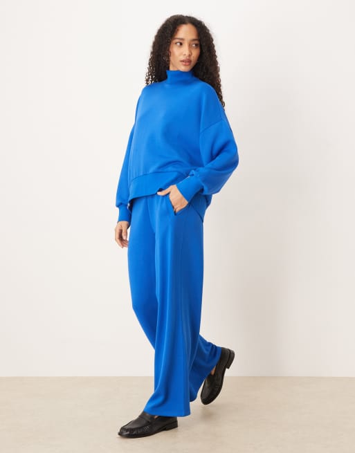 ASOS DESIGN – Weiches Sweatshirt aus Cupro in leuchtendem Blau mit Trichterkragen, 2 von 4