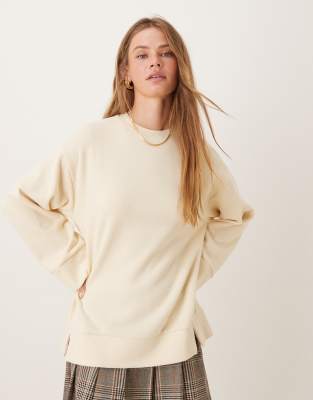 ASOS DESIGN - Weiches Sweatshirt in Buttermilchgelb mit Saumschlitzen