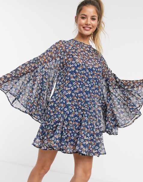 ASOS DESIGN – Weiches Trapez-Minikleid in Marineblau mit Trompetenärmeln und Blumen-Tierfellmuster